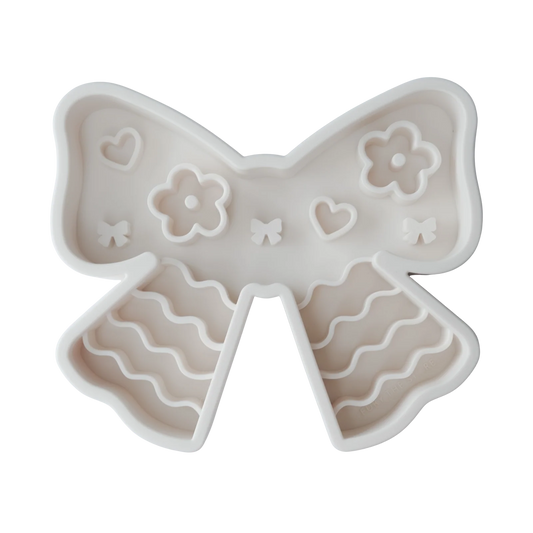 coquette forage feeder in oat milk (white)