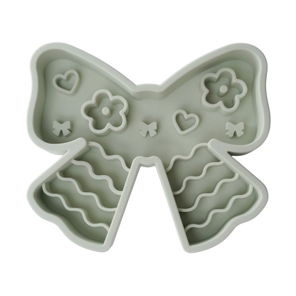 coquette forage feeder in matcha (sage)