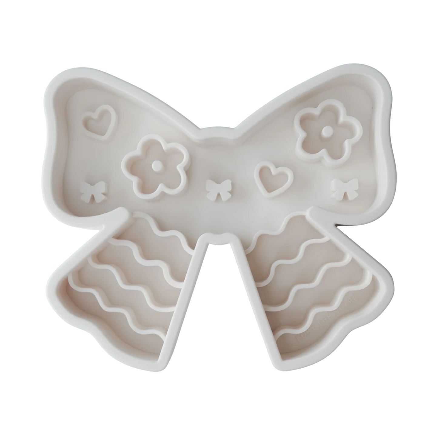 coquette forage feeder in oat milk (white)