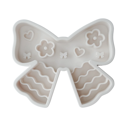 coquette forage feeder in oat milk (white)