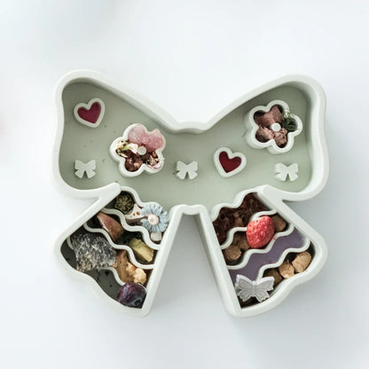 coquette forage feeder in matcha (sage)